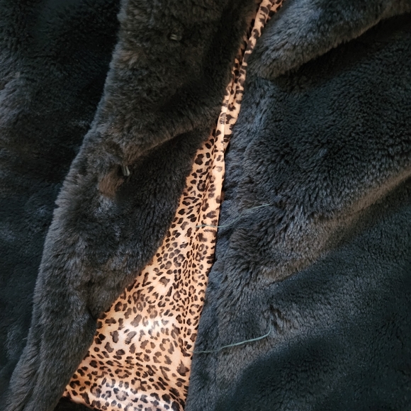 Jessica Simpson Luxe Faux Fur Coat - Picture 4 of 5